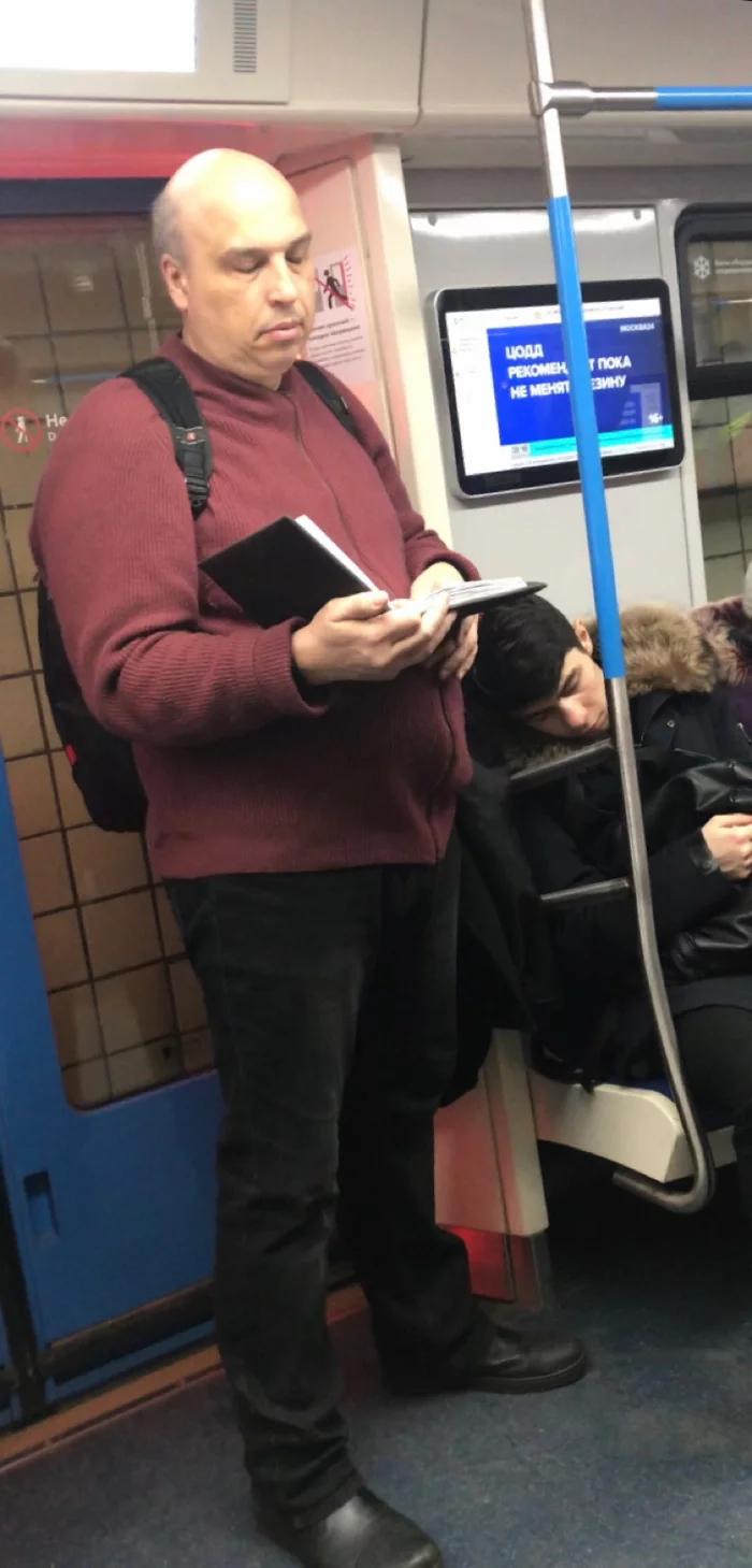 What can a grown man do on the subway? - My, No rating, Metro, Hooligans, Carefully, Longpost