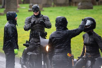 A full-fledged Batman costume in a photo from the filming of Matt Reeves' film - Batman, Batman Costume, Twitter, Filming, The photo, Longpost