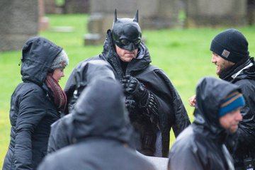 A full-fledged Batman costume in a photo from the filming of Matt Reeves' film - Batman, Batman Costume, Twitter, Filming, The photo, Longpost