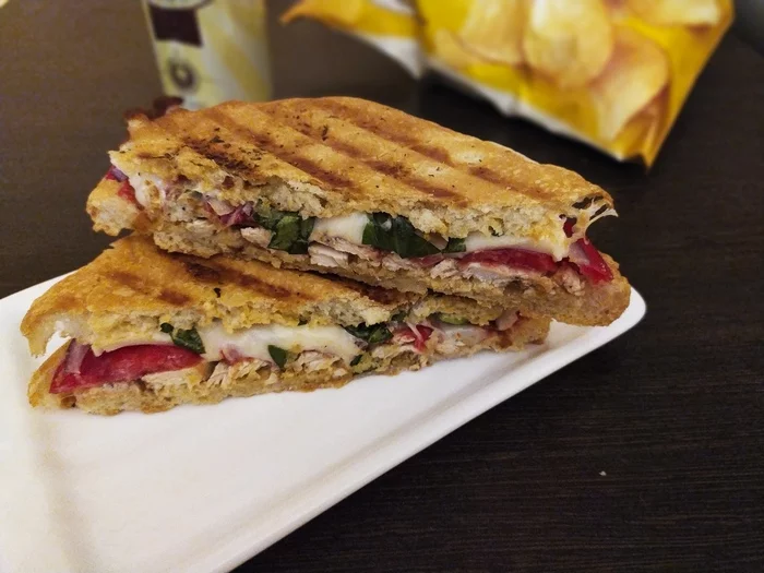 Panini Frontera with chicken and mozzarella (Panera bread restaurant) - My, Yummy, Recipe, Sandwich, Focaccia, Hen, Mozzarella, Tomatoes, Longpost