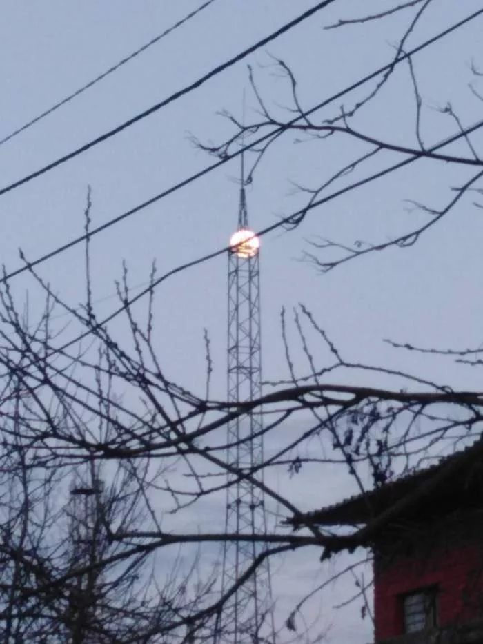 Evening of March 8 - moon, Metal structures