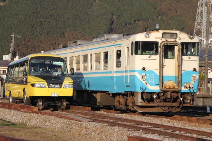 Japanese bus with combined speed - Railway, Japan, Bus, Longpost, Rail bus, Video