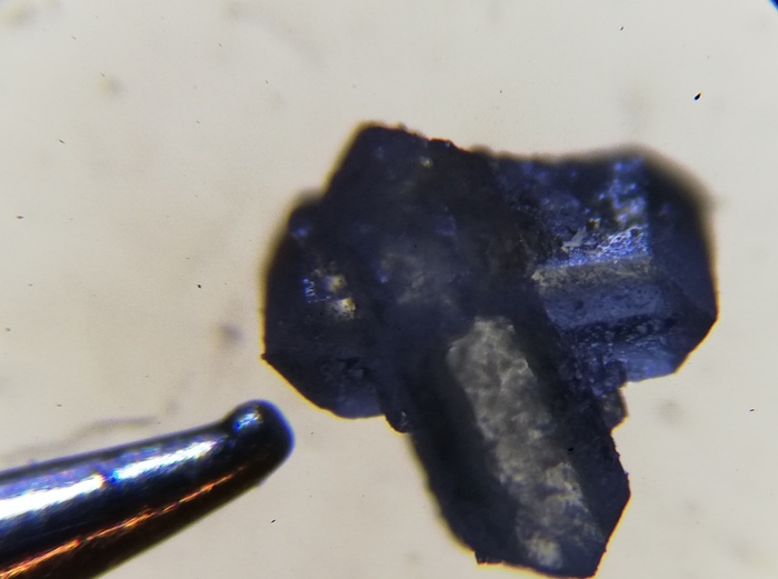 Швейная игла и сахаринка