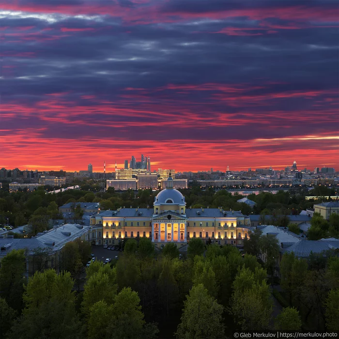 Fiery sky over Moscow - My, Moscow, Sunset, I want criticism, Short post, Roof, The photo, Town, Evening