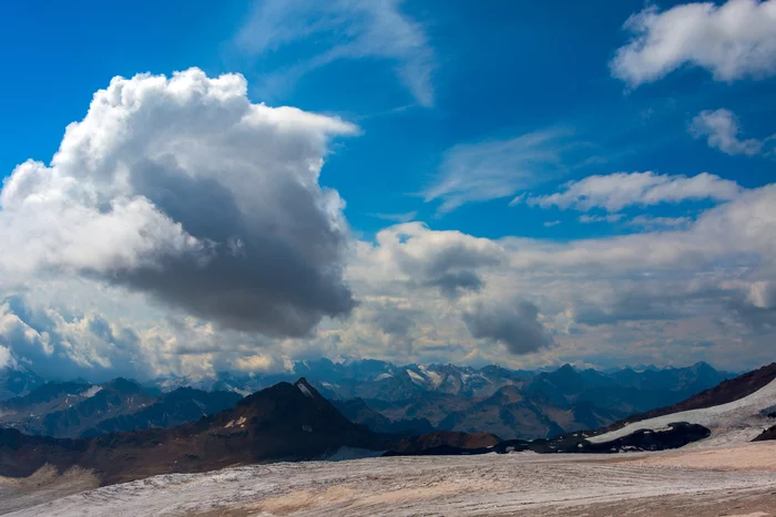 On the slope of Elbrus - My, Elbrus, , Ushba, , Clouds, Longpost, Glacier, Slope