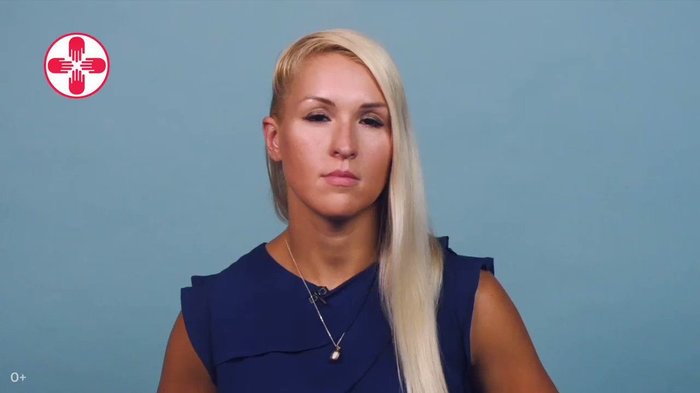 Это кадык или свет так падает?