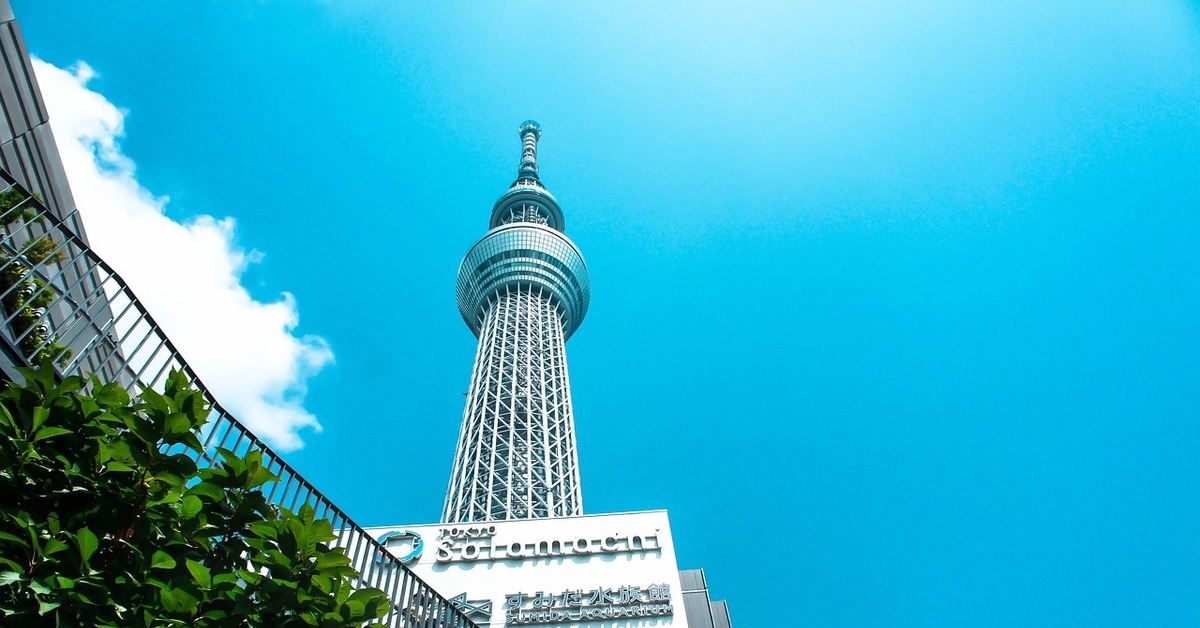 Sky tree. Япония архитектура небесное дерево. Небоскребы Японии небо. Крыша небоскреба. Небоскреб в США С часами.