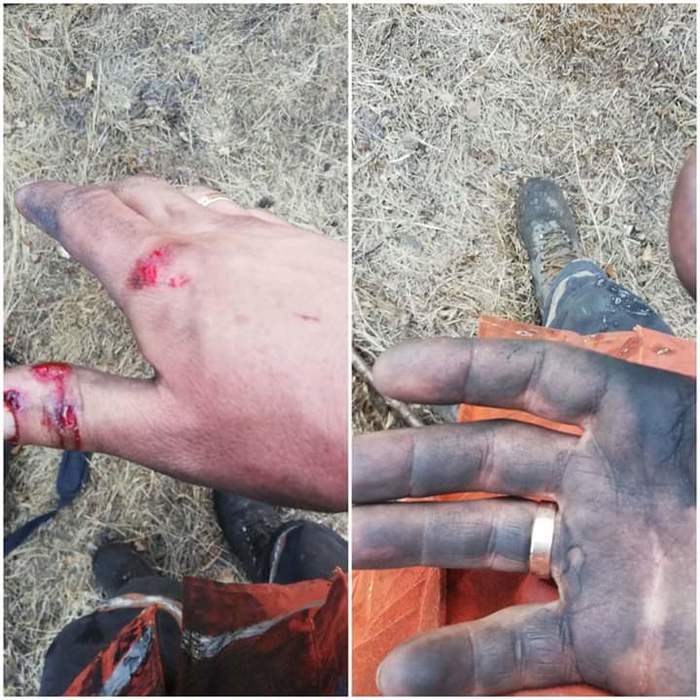 �������