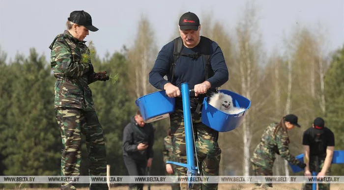 Гламурный субботник в разгар пандемии - Республика Беларусь, Александр Лукашенко, Субботник, Коронавирус, Припять