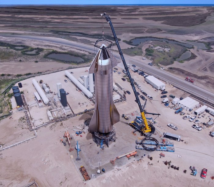 Качественный рендер Starship с носовым обтекателем и рулежными поверхностями