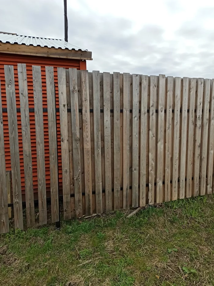 Long-suffering fence, help needed - My, Fence, Help, Dacha, Crooked hands, Building, Mat, Video, Longpost