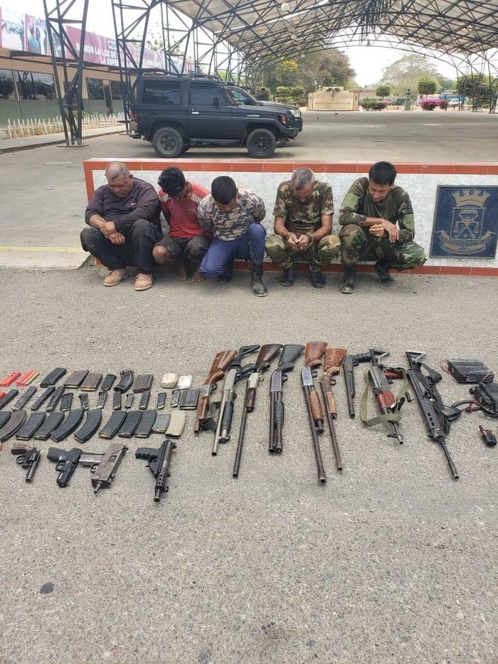 В Венесуэле поймали американских террористов Терроризм, Политика, США, Венесуэла, Дональд Трамп, Николас Мадуро, Видео, Длиннопост В Венесуэле поймали американских террористов Терроризм, Политика, США, Венесуэла, Дональд Трамп, Николас Мадуро, Видео, Длиннопост