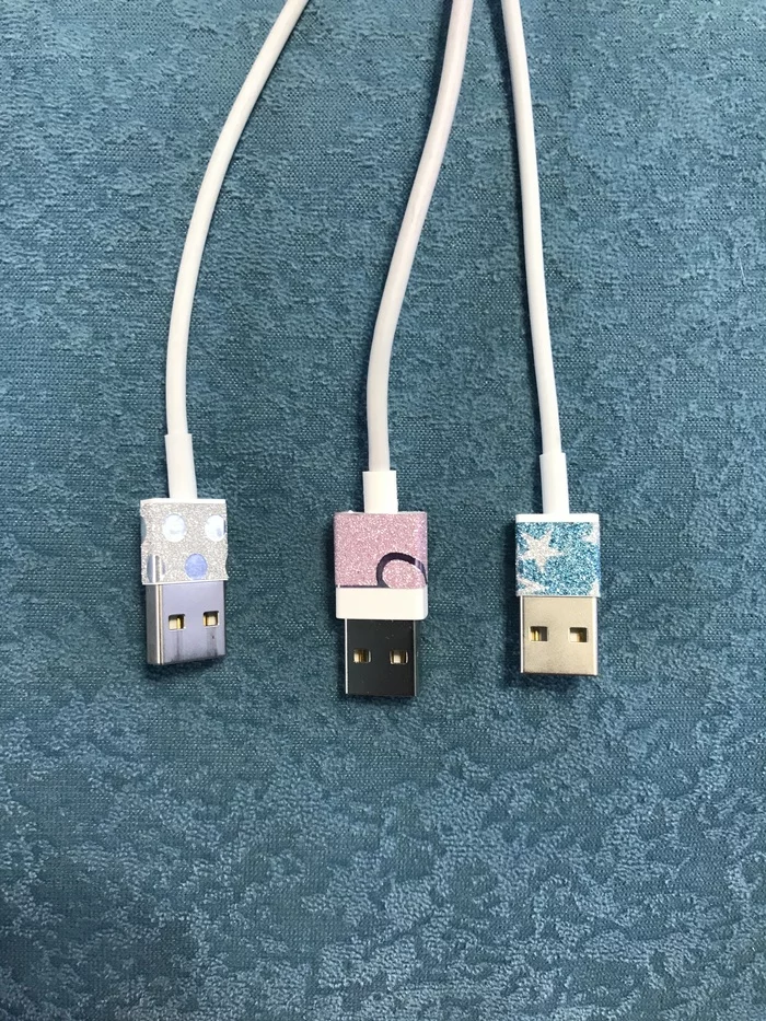 An easy way to differentiate between similar charger wires - My, Charger, The wire, Headphones, Advice, Life hack, Scotch, Insulating tape