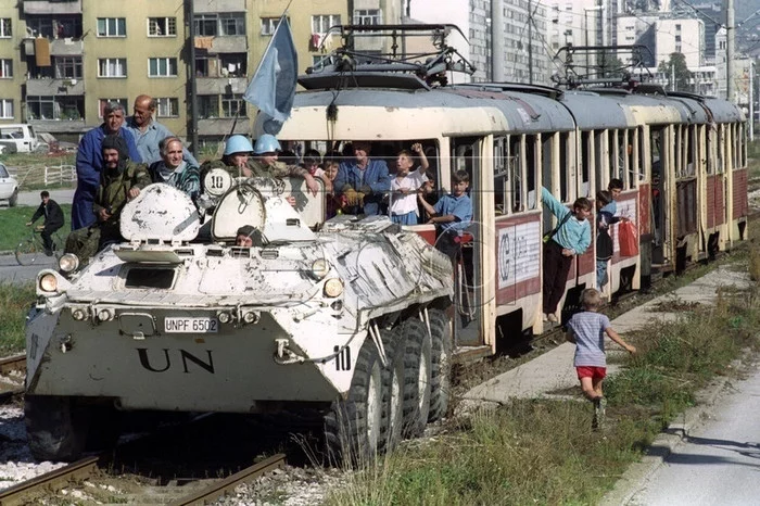 One people. One faith. One tram! - Sarajevo, Peacekeepers, Tram, The photo, Yugoslavia, Ukrainians, Longpost, Bosnia and Herzegovina