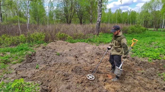 THE FOUNDATION ON THE TERRITORY OF THE MANOR'S ESTATE HAS BEEN OPENED! Searching for gold with a metal detector - My, Search, Forest, Metal detector, Hobby, Treasure, Travels, Gold, Video, Longpost