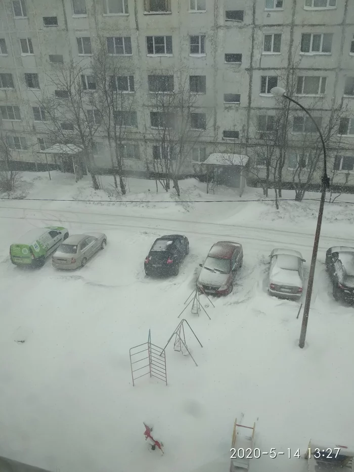 Yesterday I changed tires on my wheels in Murmansk - May, Anomaly, My, Bad weather, Town, Murmansk, Snow