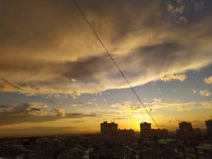 I recently took a photo of the sunset from my window. - My, Sunset, Clouds, The photo, Mobile photography, The sun, Horizon, Xiaomi, Xiaomi Redmi Note 7, Longpost