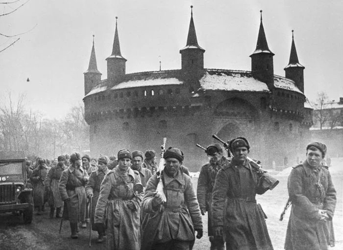 Освобождение Польши. Варшавское восстание (1 августа - 2 октября 1944 ), Висло-Одерская операция (12 января - 3 февраля 1945) - Великая Отечественная война, Польша, Фотоистория, Фотография, История, Длиннопост, Черно-белое фото