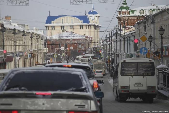 In Tomsk there is a war against giant lanterns and useless fences - look how we live... - My, Urbanism, Town, Architecture, Beautification, Tomsk, Urbanism, The street, Критика, Longpost