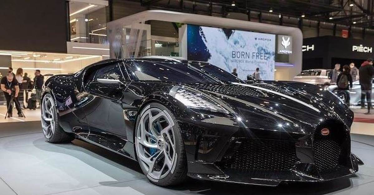 Самый дорогой лист. Бугатти Bugatti la voiture noire. Bugatti la voiture noire Роналду. Бугатти Криштиану Роналду 2020. Bugatti Chiron Cristiano Ronaldo.