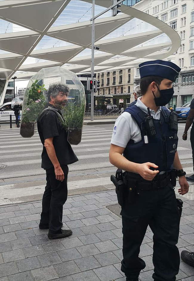 A regular mask is too easy - The photo, People, Police, Mask, Coronavirus, Plants, Reddit