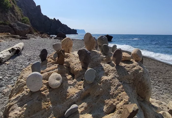 Beach installation - My, Black Sea, Cape Fiolent, Installation, Beach