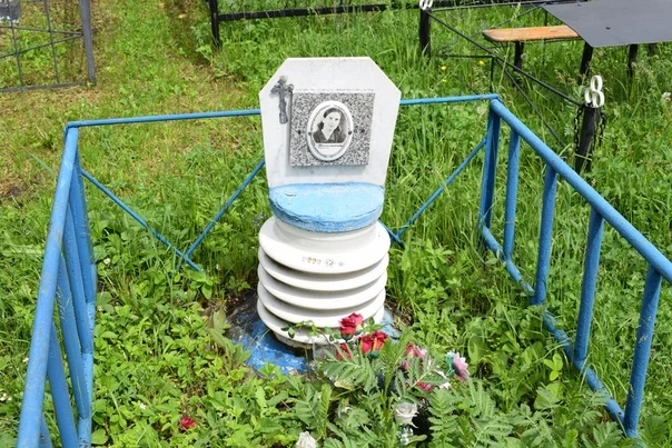 Power line creative - Cemetery, Headstone, Monument, Electrician, Voronezh