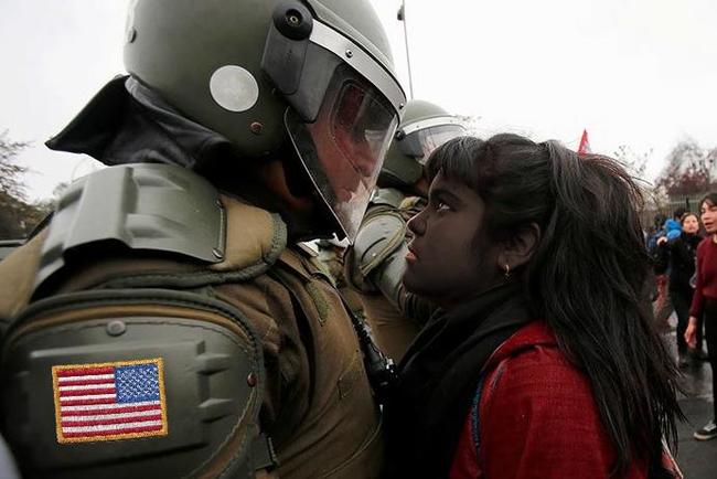 This photo was nicknamed Look into my eyes by witnesses. - USA, Protest, Sarcasm, Politics, Photoshop