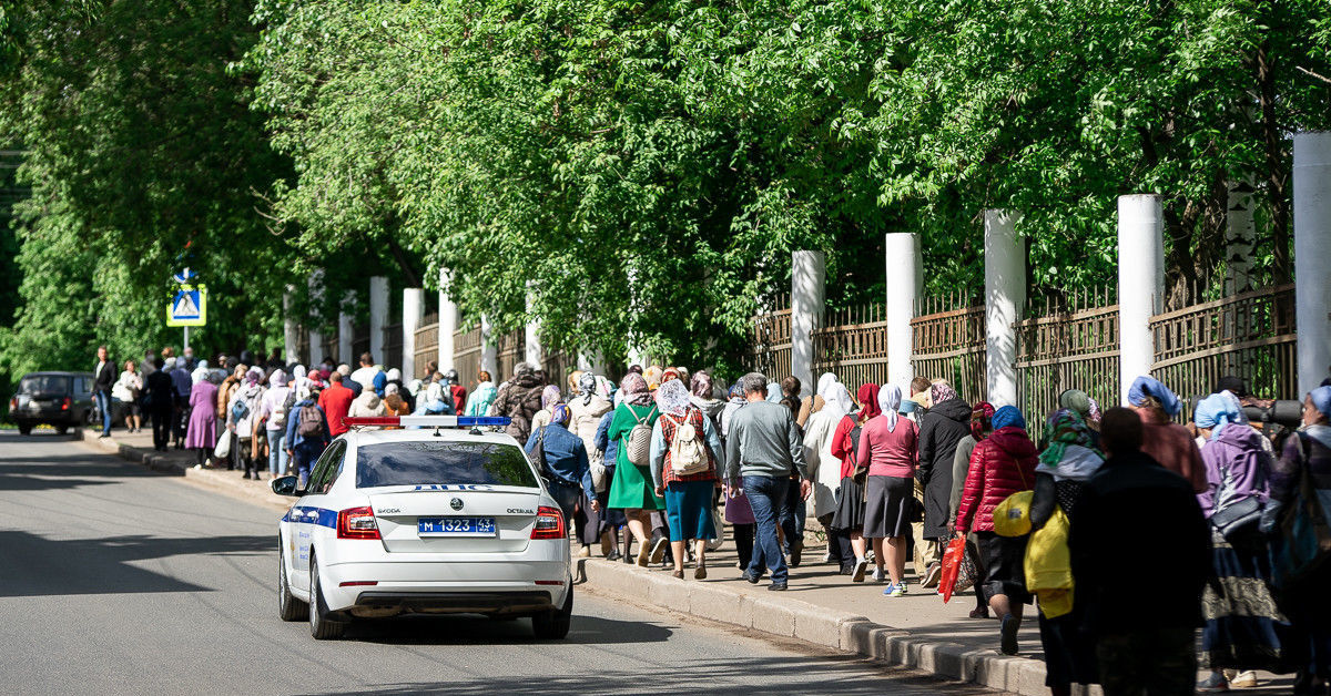 Местные идут. Крестный ход в Кировской области 2021. Крестный ход 150 км. Великорецкий крестный ход 2021 маршрут. Крестный ход в Кирове на мосту.