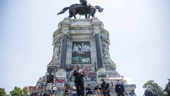 Black citizens of the United States achieved the demolition of the stunningly beautiful monument to General Lee with a 130-year history - USA, Death of George Floyd, Longpost, Monument, Demolition of the monument, Politics, General Lee