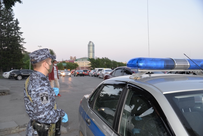 В Екатеринбурге сотрудники Росгвардии участвуют в мероприятиях по