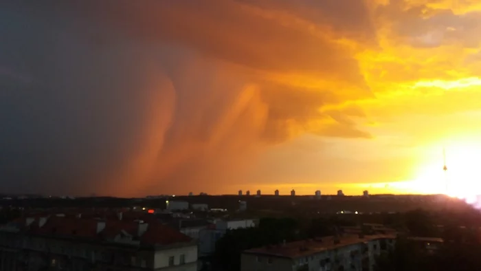 Thunderstorm over Vilnius - My, Thunderstorm, The clouds