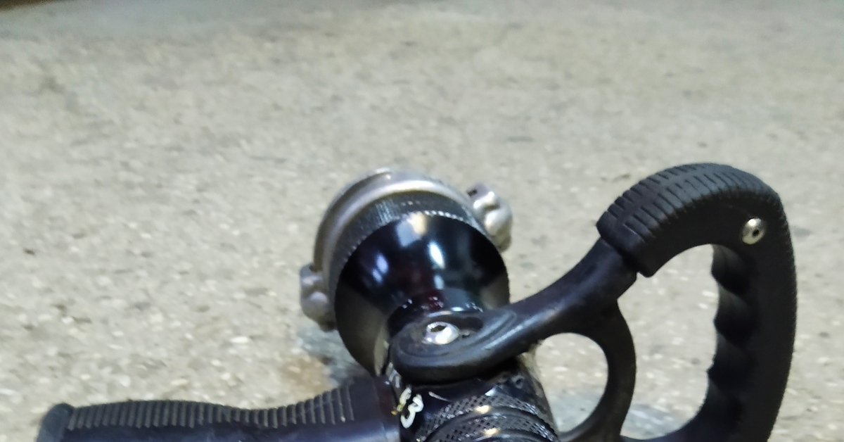 Как такой микрофон подключить к усилителю? | Пикабу