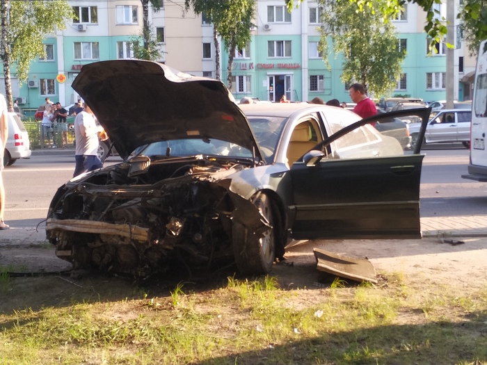 В Воронеже водитель снес семью Авто, Audi, ДТП, Авария, Негатив, Воронеж, Видео, Длиннопост