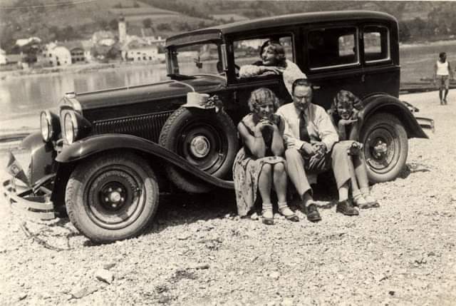 A little irritated guy - Retro, Men, Men and women, Shore, Lake, Retro car, Relaxation, Good mood