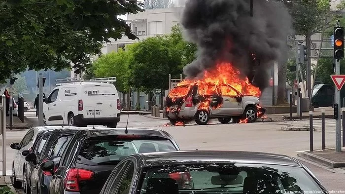 Тэкс, я за чипсами Беспорядки, Чечня, Негры, Франция, Видео, Негатив