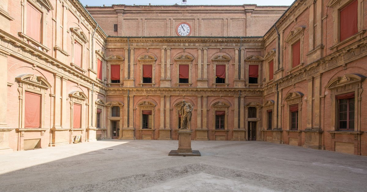 University of bologna. Болонский университет 1088. Болонский университет в средневековье. University of Bologna Болонский университет Италия. Университет Болоньи в средневековье.