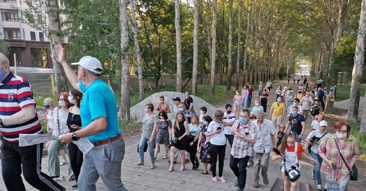 Снимал осторожно начинались сборы по детскому. Парк Эльмаш день молодежи. Парк XXII Партсъезда в Екатеринбурге фото.