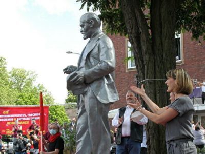 В Германии установили двухметровый памятник Ленину Политика, Ленин, Германия, Коммунисты, Европа