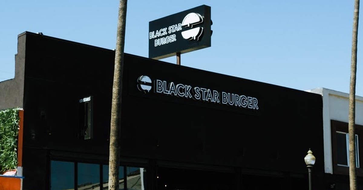 Im black. Black Star Burger Адлер набережная. Блэк Стар бургер в Америке. Вывеска Блэк Стар. Блэк Стар бургер Лос Анджелес.
