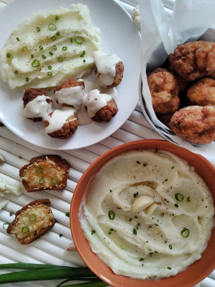 Creamy cauliflower puree with meatballs and cheese croutons - My, Recipe, Food, Gluten, Meatballs, Toast, Longpost, Cooking