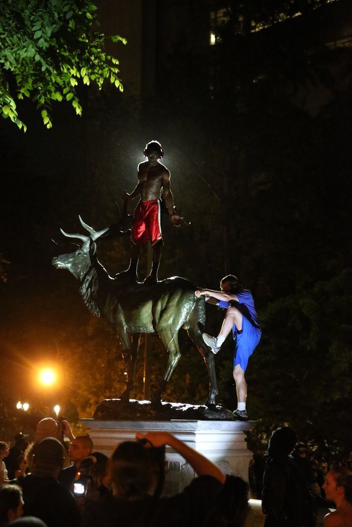 Well, you have to be able to get to the elk! - USA, Protest, news, Longpost, Video, Black lives matter, Mat, Demolition of the monument, Elk