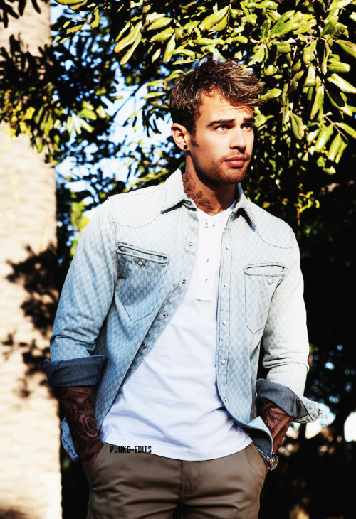 Theo James. Photo Selection - NSFW, Theo James, Torso, Naked, Actors and actresses, Men, beauty, Divergent, Another world, GIF, Longpost