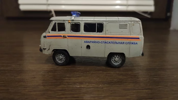 UAZ - 3909 (emergency rescue service) 1/43 Z - My, Stand modeling, UAZ loaf