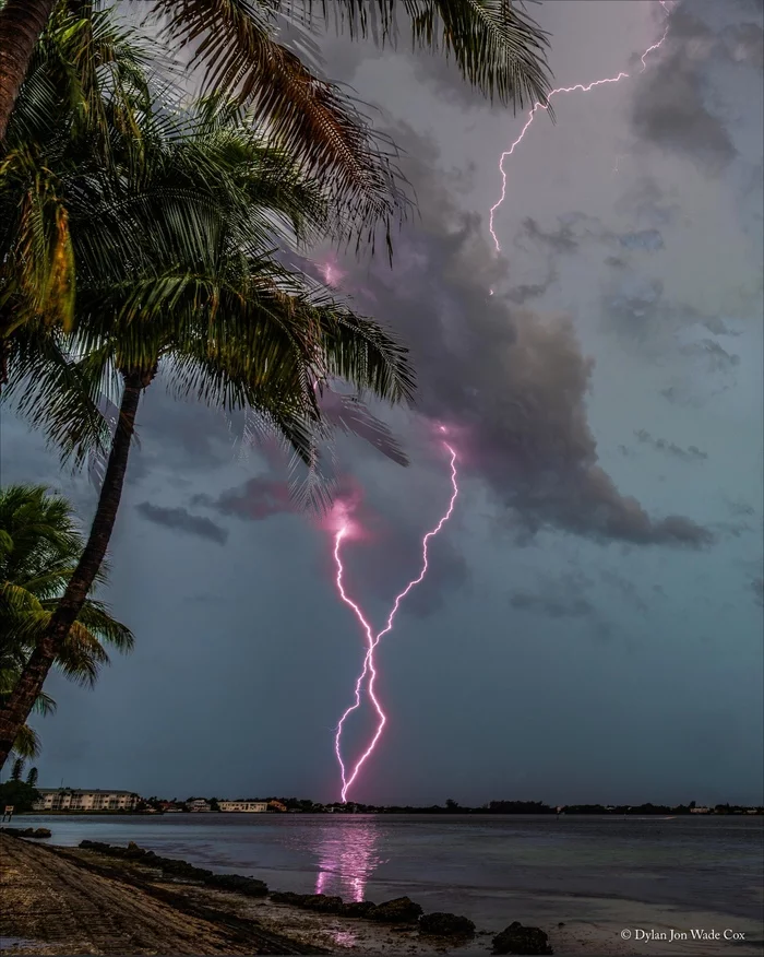 Twice in one place - Reddit, The photo, Lightning