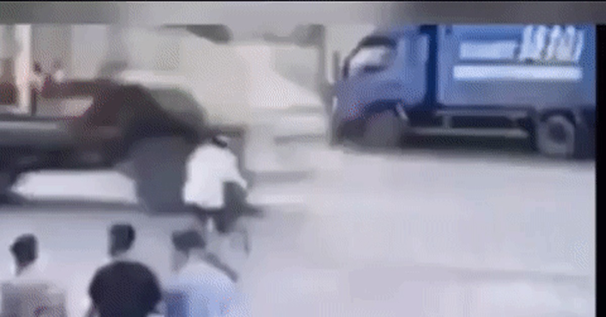 Fucking lucky! - A bike, Cyclist, Auto, Car, Road, Speed, Luck, Road accident, GIF