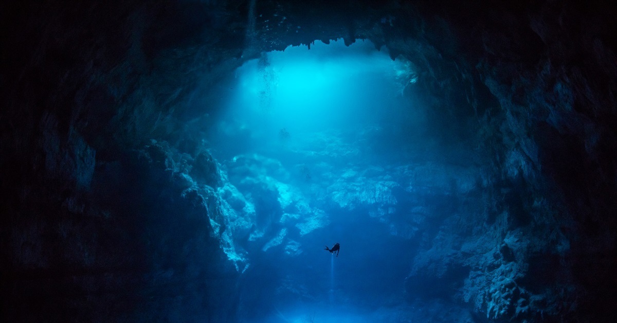 Cave fishing. Сенот Эль пит Мексика. Подводная пещера Сенот. Сенот Ангелита Мексика. Сеноты в Мексике дайвинг.