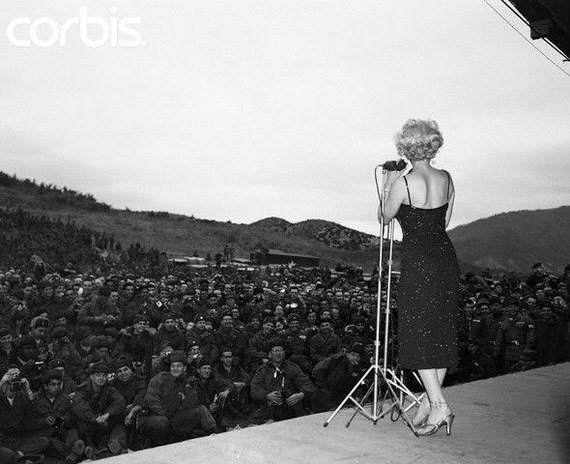 Gorgeous Marilyn. Korea - February 1954 - Marilyn Monroe, Celebrities, Photo with a celebrity, Black and white photo, US Army, Корея, 1954, Story, Longpost