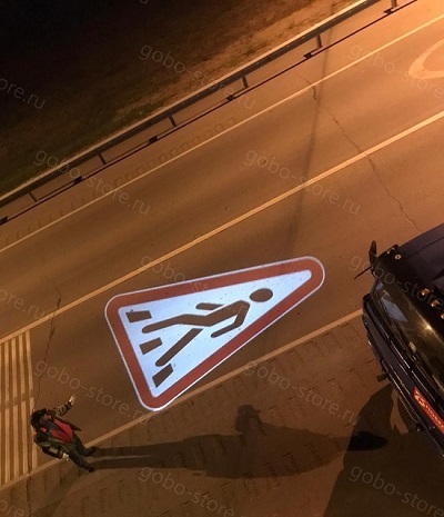 Russia is one of the first countries in the world where the projection of road markings is used in practice - My, Crosswalk, Road sign, Road markings, Light projection, Innovations, Video, Longpost