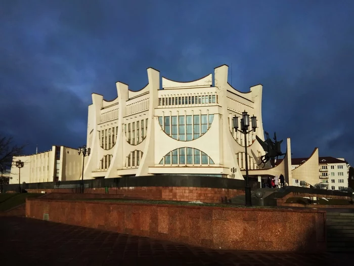 Grodno Regional Drama Theater - My, Grodno, Republic of Belarus, Architecture, Soviet architecture, Thunderstorm, Mobile photography